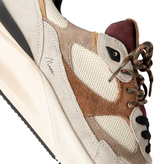 Detail van D.A.T.E. Musa Colored Ivory sneaker met gelaagde panelen