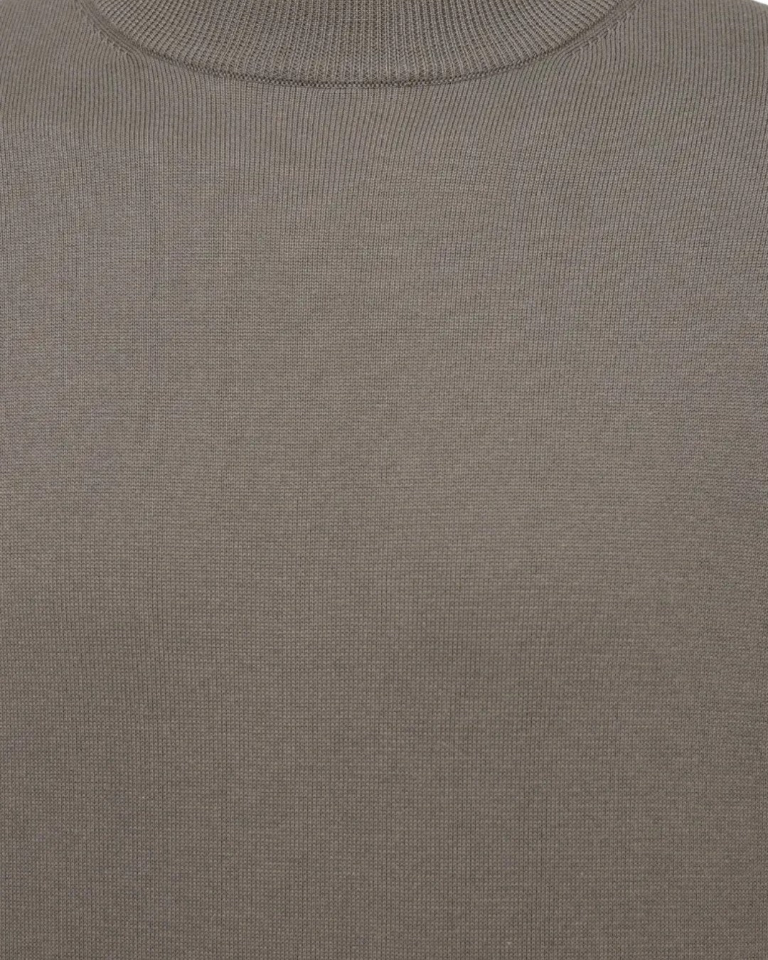 Genti Cotton Like Cashmere Rondehalstrui Medium Brown – detail van de ronde hals | Checkpoint Mol