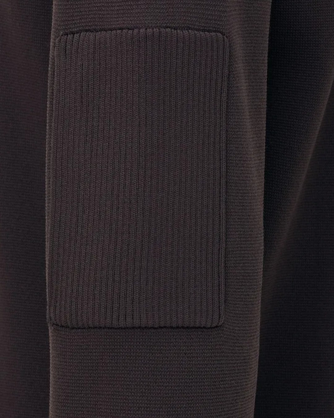 Genti Technical Polo met Rits Burgundy – detail van de ribboord | Checkpoint Mol