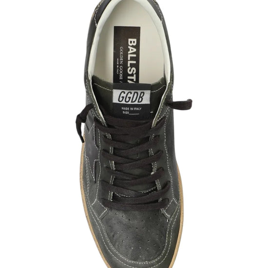 Detail van Golden Goose Ball Star herensneaker in donkergroen en zwart