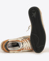 Detail van Golden Goose Ball Star in wit, beige, warmbruin, olijfgroen en zwart