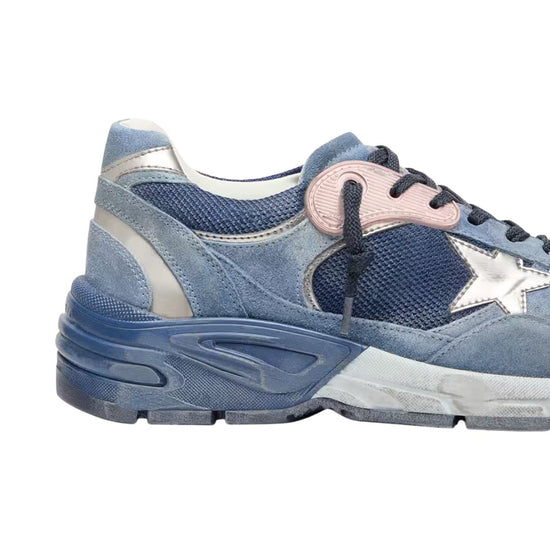 Detail van Golden Goose Dad-Star met denimblauw suède en zilveren leren ster
