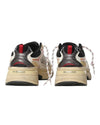 Detail van Golden Goose Lightstar herensneaker met mesh, TPU en gele en rode accenten