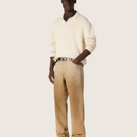 Detail van Golden Goose Rindley polo in Heritage White met gebreide structuur en onafgewerkte afwerking