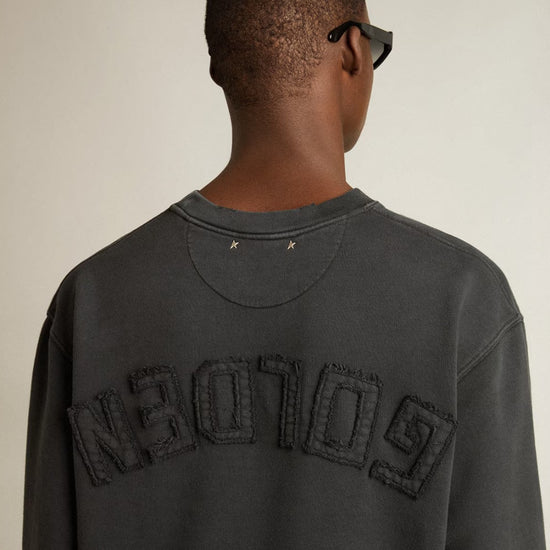 Golden Goose sweatshirt in washed black met boxy fit en ronde hals