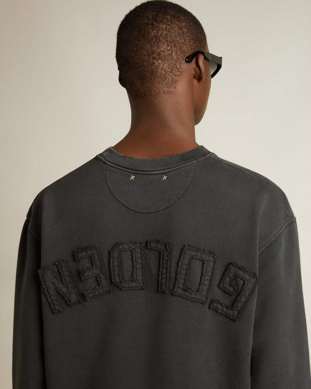 Golden Goose sweatshirt in washed black met boxy fit en ronde hals