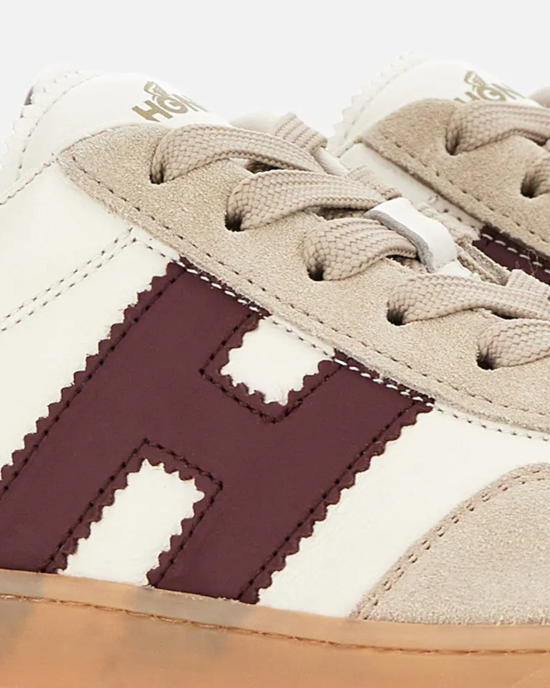 Achterkant van de Hogan Cool sneaker in White Burgundy