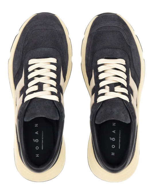 Detail van de lichte rubberen zool met noppenprofiel van de Hogan Hyperlight H563 Sneakers Blue