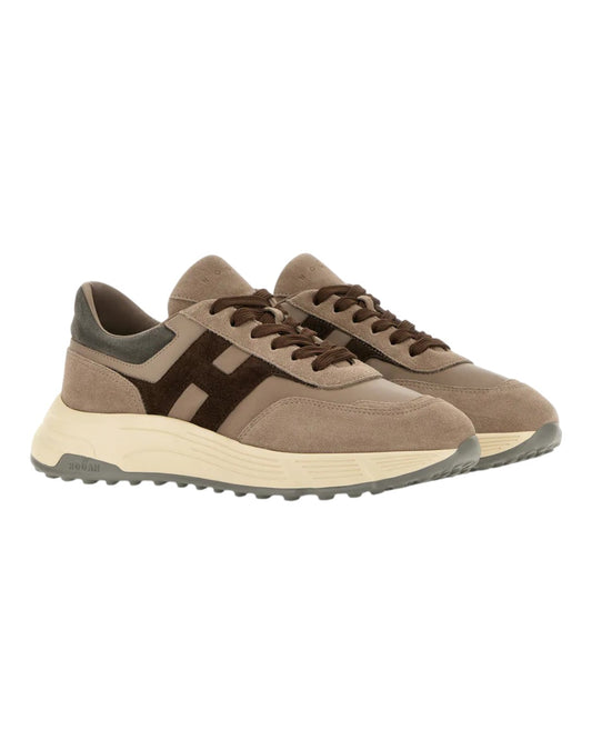 Zijaanzicht van de Hogan Hyperlight sneaker in Brown met slanted H-detail