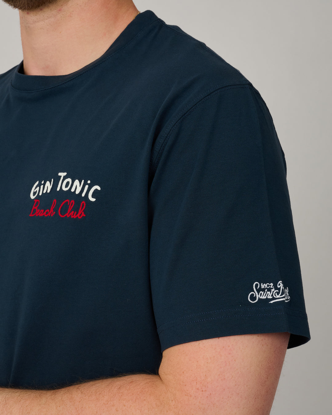 Moel voorkant detail van MC2 Saint Barth Portland Gin Tonic heren T-shirt  bij Checkpoint Mol