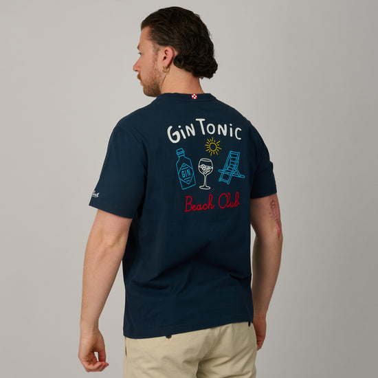 Model achterkant van MC2 Saint Barth Portland Gin Tonic heren T-shirt met print en geborduurde rugprint bij Checkpoint Mol