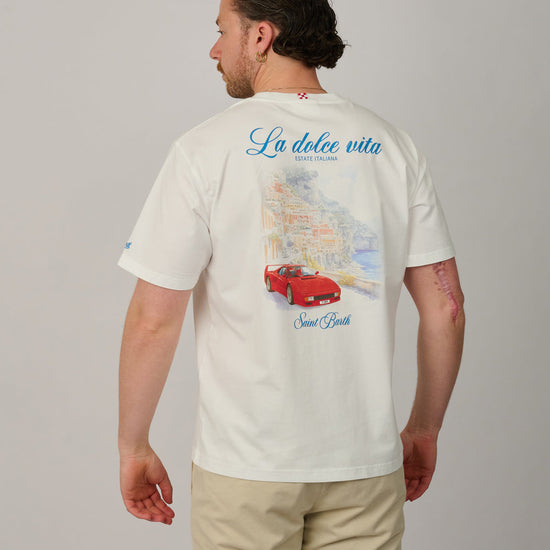 Detail van de rode La Dolce Vita backprint op MC2 Saint Barth T-shirt