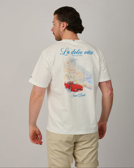 Detail van de rode La Dolce Vita backprint op MC2 Saint Barth T-shirt