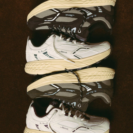 Mercer The Re-Run MAX in antraciet als moderne donkere retro runner