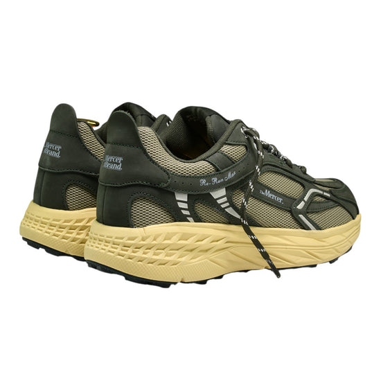Zijaanzicht van Mercer The Re-Run MAX sneaker in Army Green