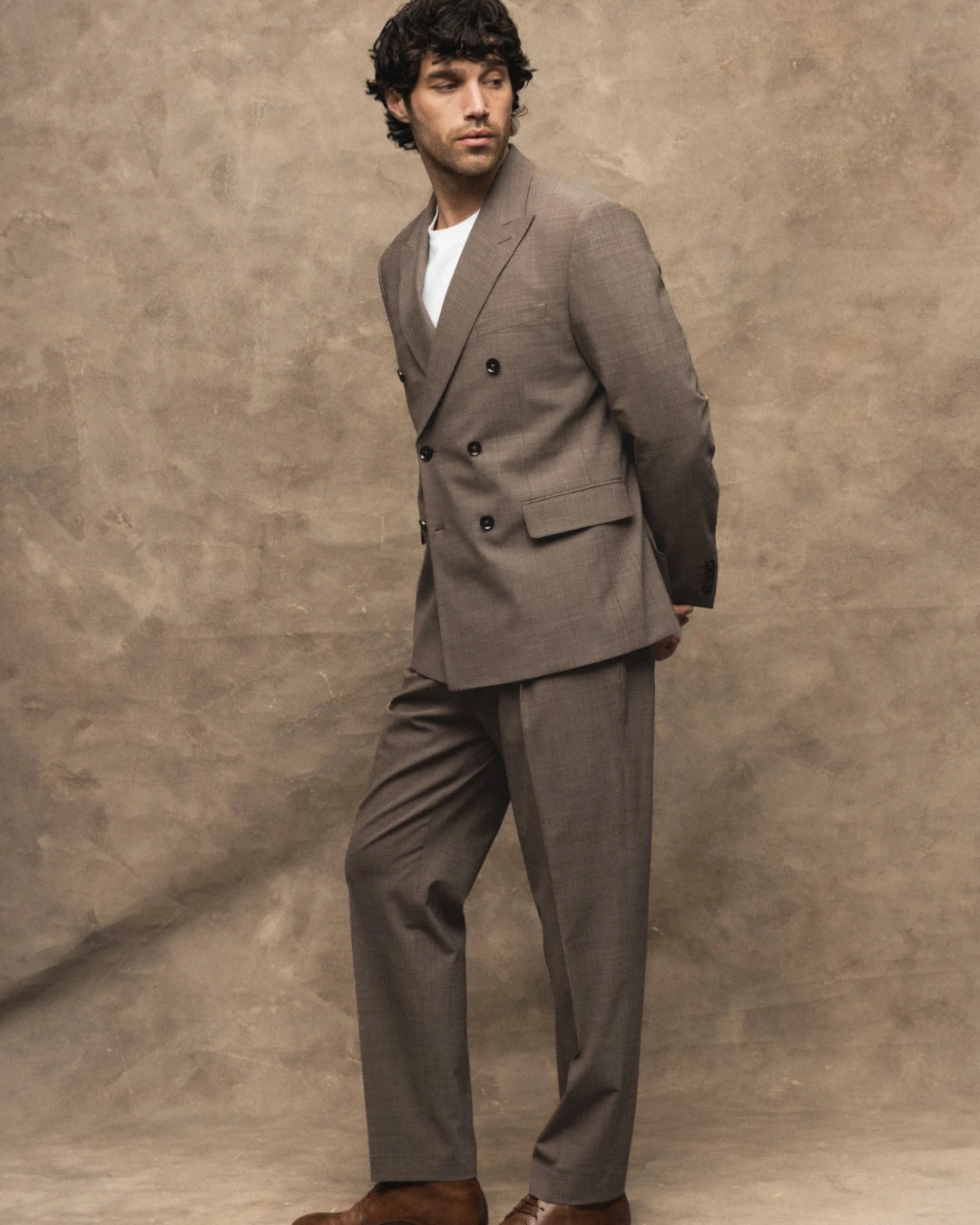 Mos Mosh Lui blazer Falcon Beige gecombineerd met Jones Dynamic Luxe Pleated Pants als comfortabele set