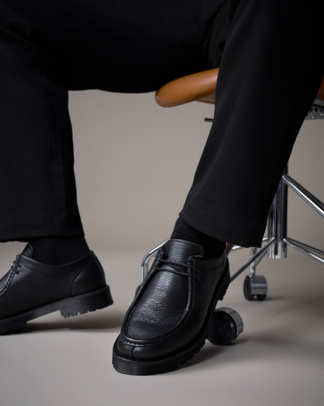 Handgenaaide gesloten mocassinsteek van de Malo bij Checkpoint Mol