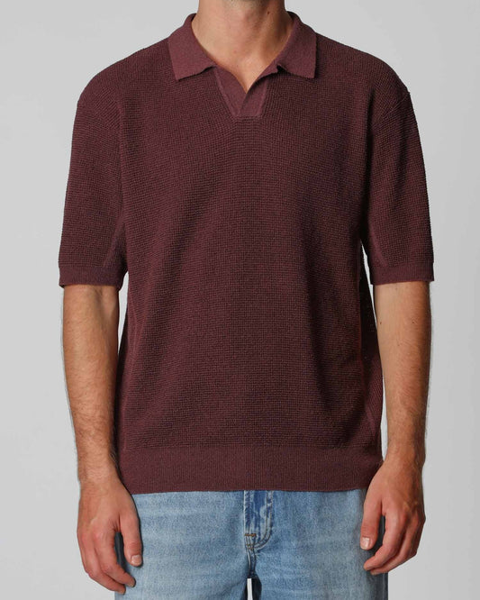 Roberto Collina buttonless knit polo in warme bordeauxbruine tint
