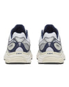 Achterkant van Saucony ProGrid Omni 9 White Navy met navy details