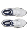 Detail van mesh en overlays op de Saucony ProGrid Omni 9 White Navy