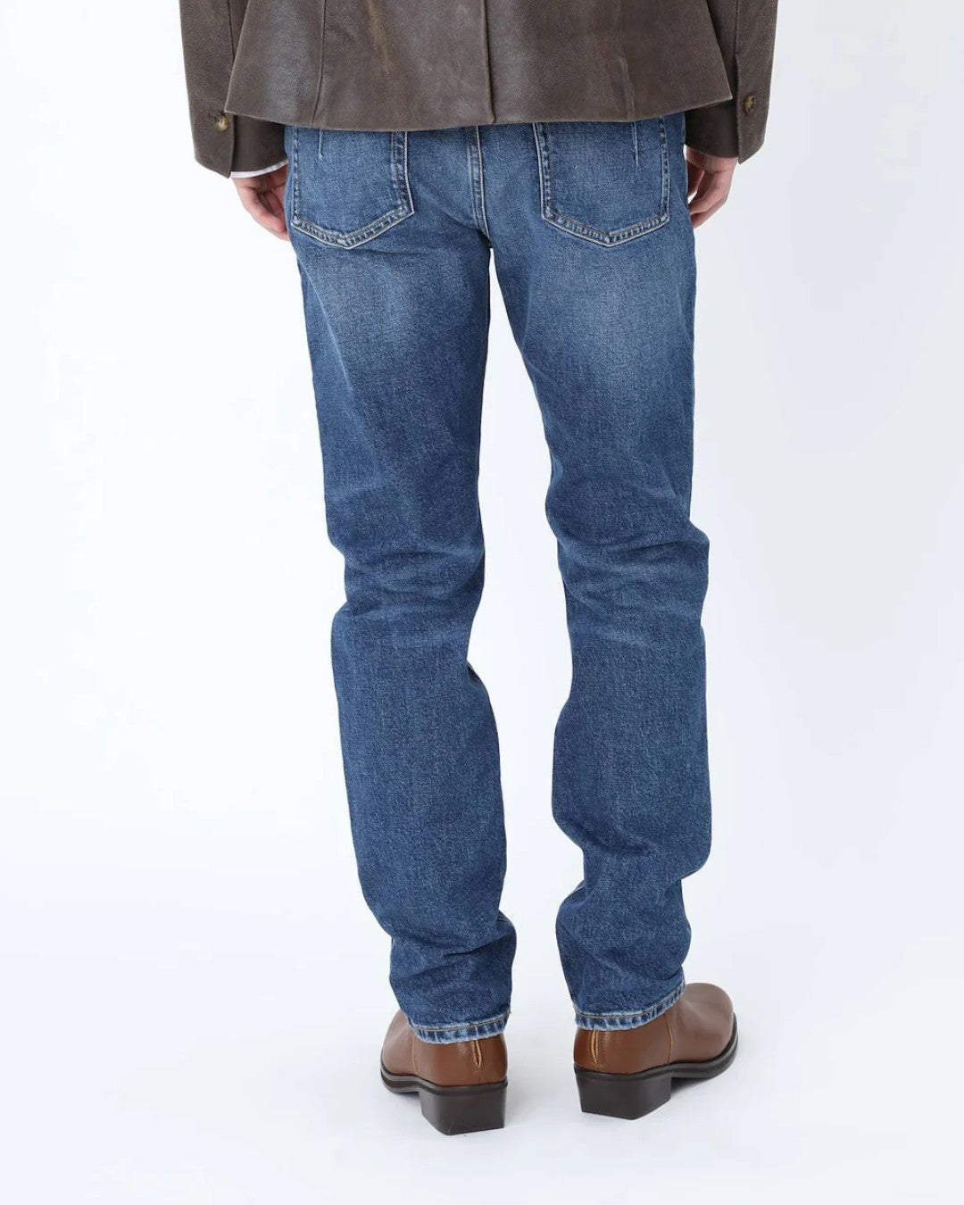 Detail van Won Hundred Archer Dard Blue 5-pocket denim met tapered leg