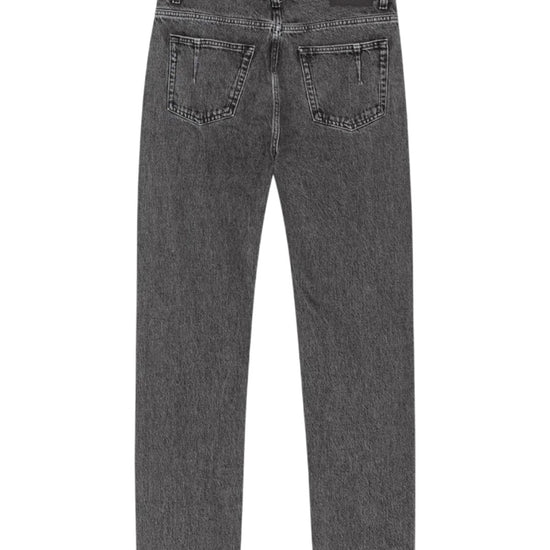 Won Hundred Ben Tapered Denim Pleasant Grey gecombineerd in een moderne herenoutfit