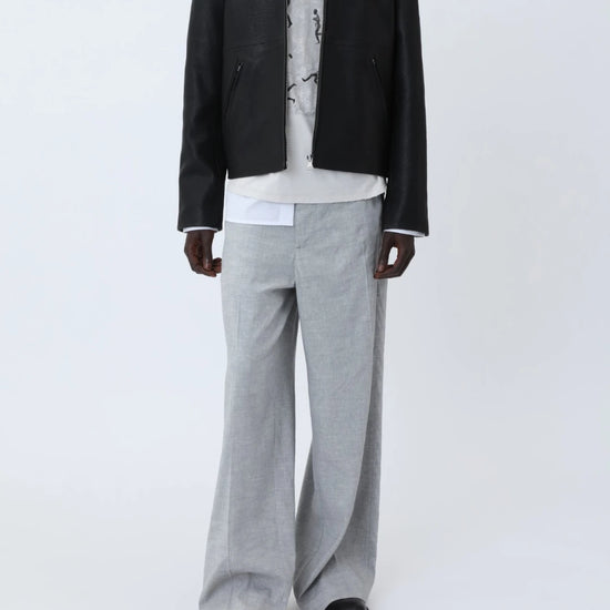 Detail van Won Hundred Eron Trousers Light Grey Melange met clean trouser construction