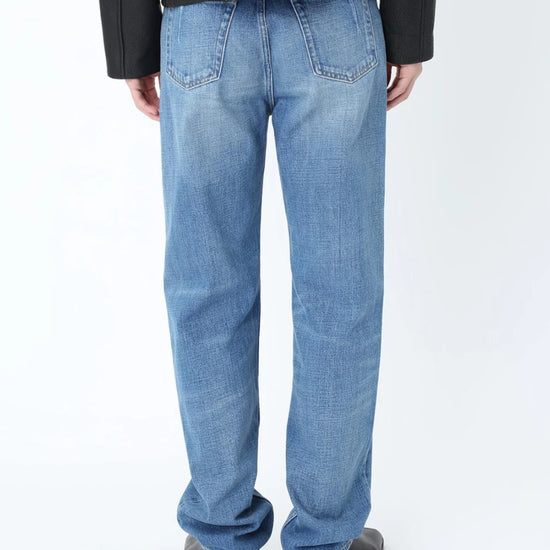 Won Hundred Tony Cel Blue denim gecombineerd in een moderne herenoutfit bij Checkpoint Mol