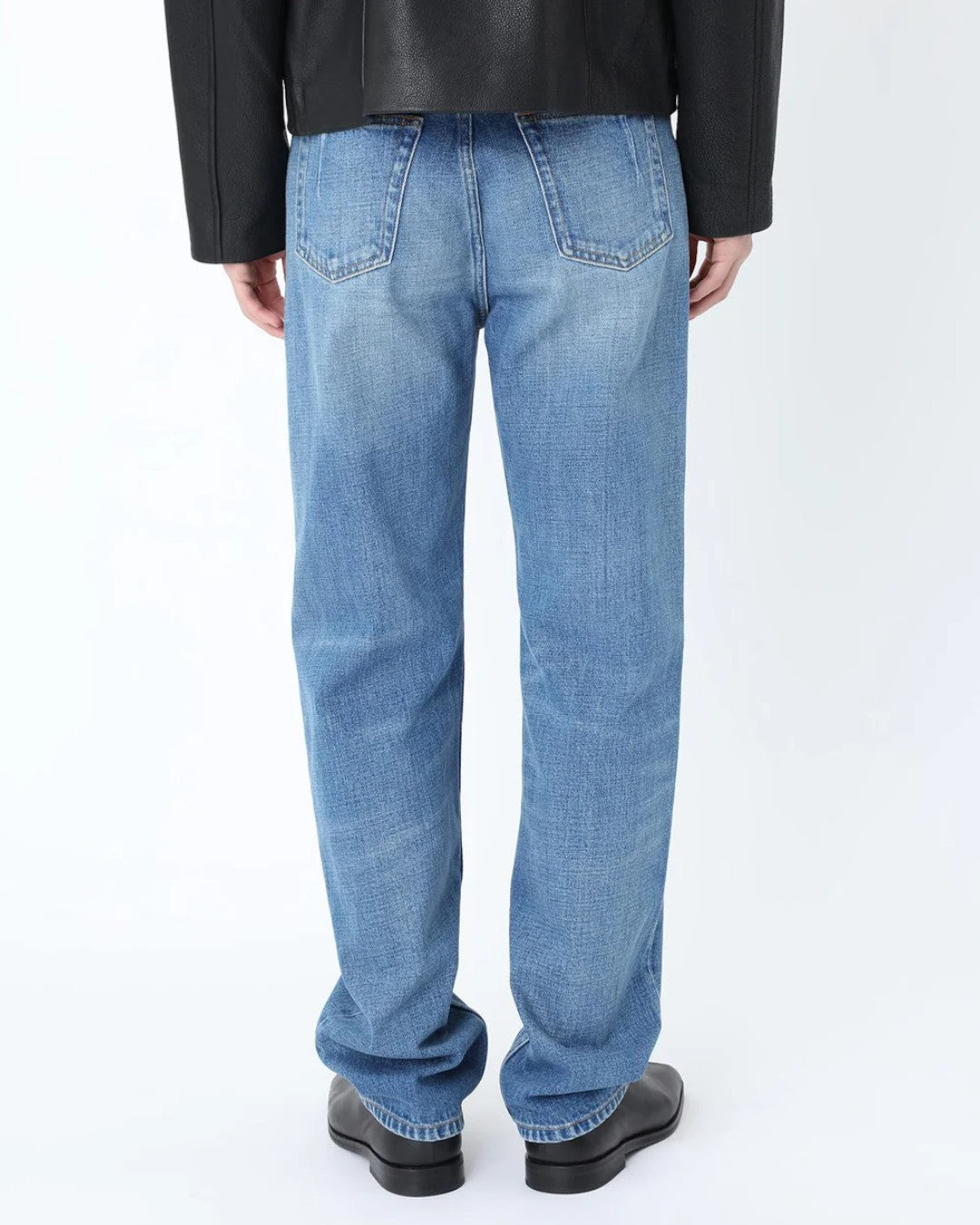 Won Hundred Tony Cel Blue denim gecombineerd in een moderne herenoutfit bij Checkpoint Mol