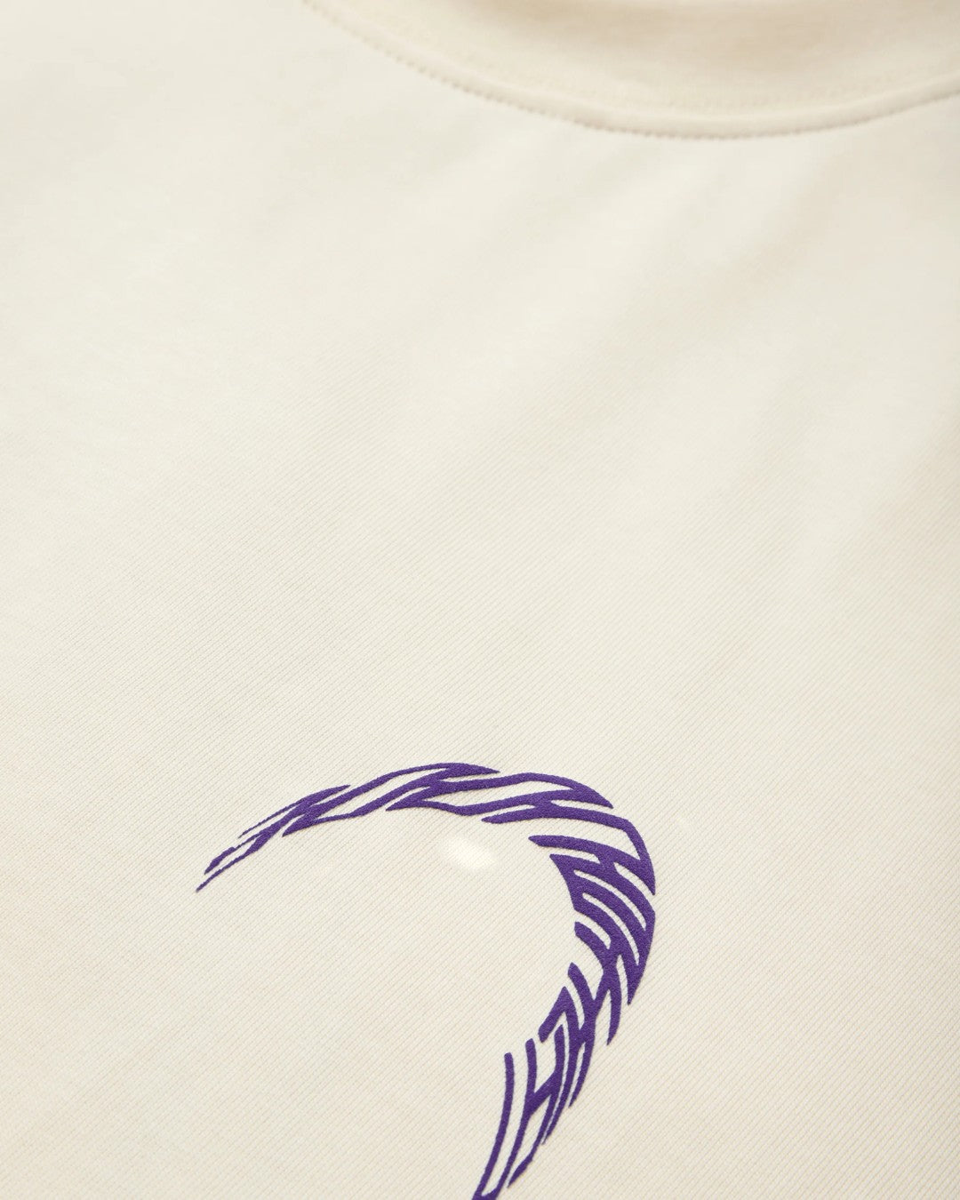 Achterkant van de Woodbird WBBaine Warp Tee Off White met grote typografische logo print