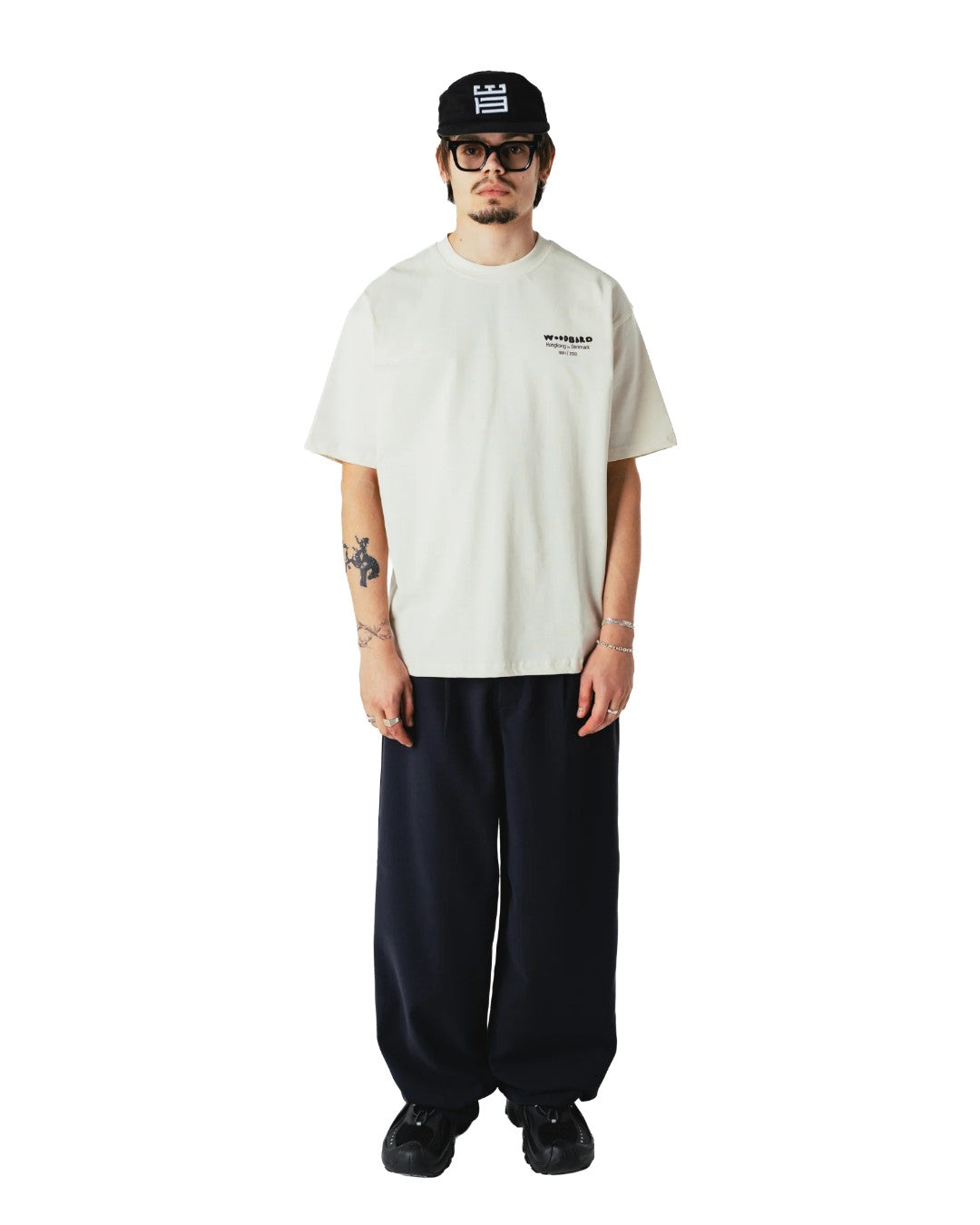 Detail van de 100% organic cotton stof van de Woodbird WBBaine Wok Tee in Off White