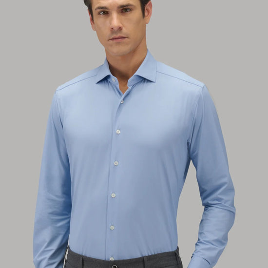 Small cutaway-kraag van Xacus Active Shirt in Sky Blue