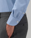 Xacus Slim Fit Active Shirt lichtblauw gedragen door een man
