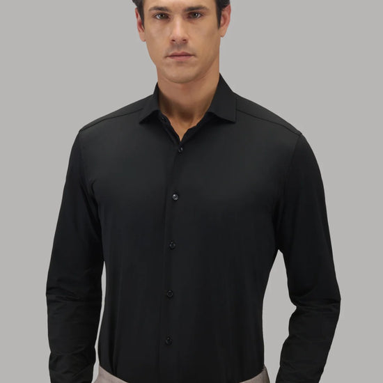 Kraag van Xacus Slim Fit Active Shirt in zwart